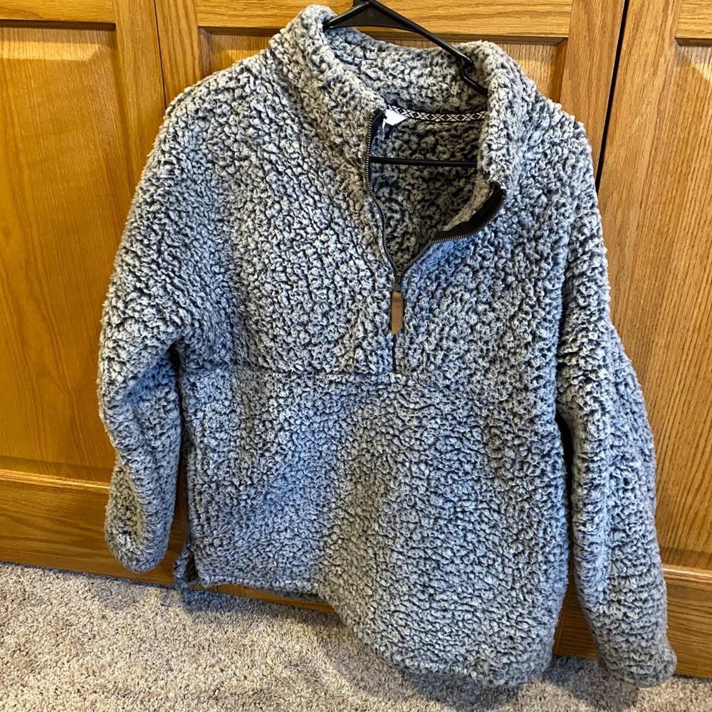 Women’s fuzzy pullover 1/4 zip